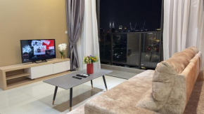 KLCC view 1BR suite with Balcony Netflix Free parking Trion KL
